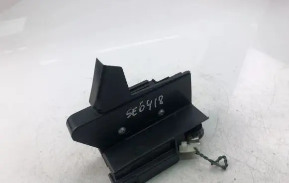 Dacia Logan I Coupe door lock (next to the handle) 825022281RF