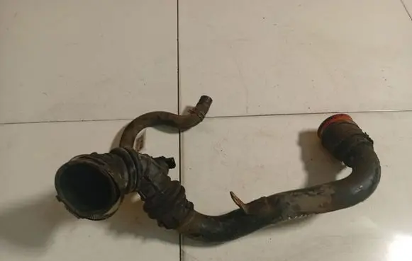 Chrysler Voyager Air intake hose/pipe