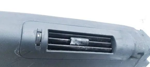 Land Rover Discovery Sport Dash center air vent grill