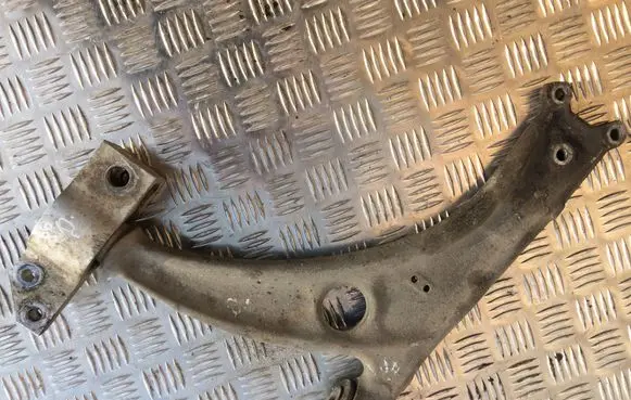 Volkswagen PASSAT B6 Front lower control arm/wishbone 3C0407153B