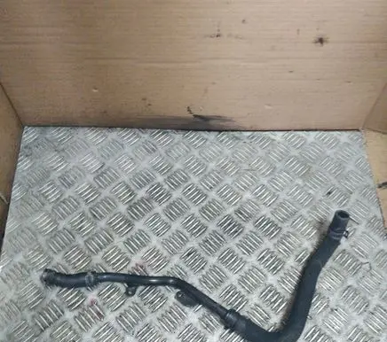 Volkswagen PASSAT B8 Engine coolant pipe/hose