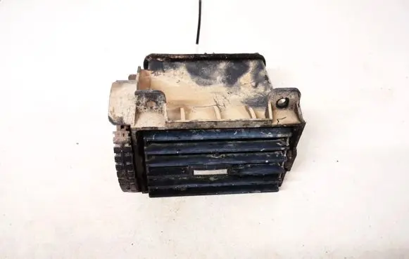 Nissan X-Trail T30 Dash center air vent grill 687618h300 e568-5161-500