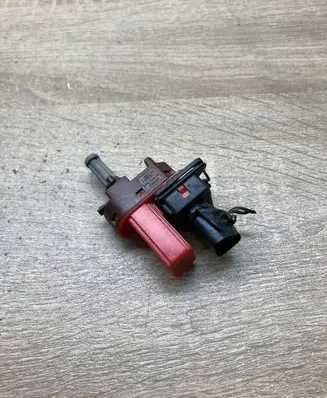 Ford Mondeo Mk III Brake pedal sensor switch 95BB7C534AC