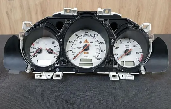 Speedometer (instrument cluster)