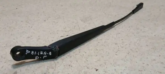 Front wiper blade arm