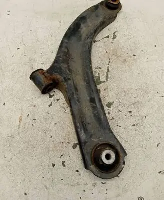 Nissan Note (E11) Front lower control arm/wishbone
