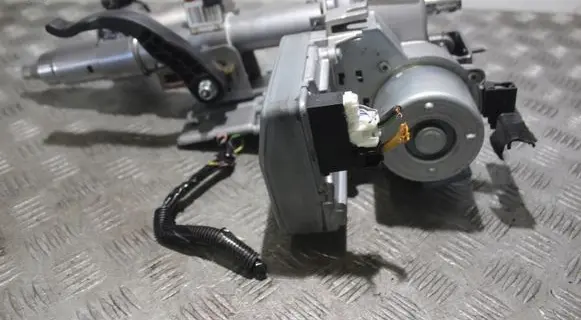 Steering wheel axle set