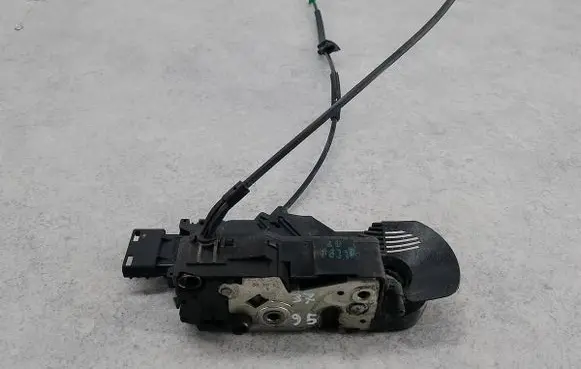 Citroen C3 Picasso Front door lock