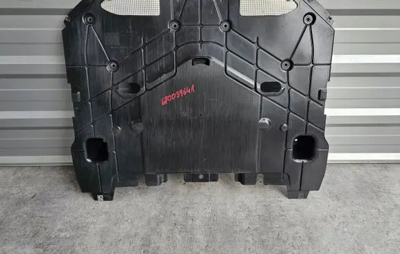 Maserati Ghibli Engine splash shield/under tray 670039641