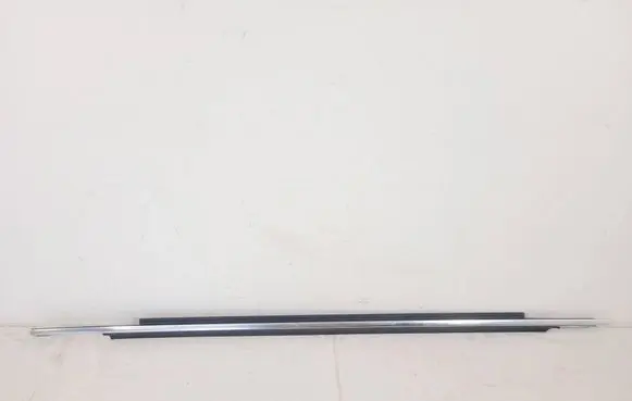 Volvo XC90 Front door glass trim molding 30753851