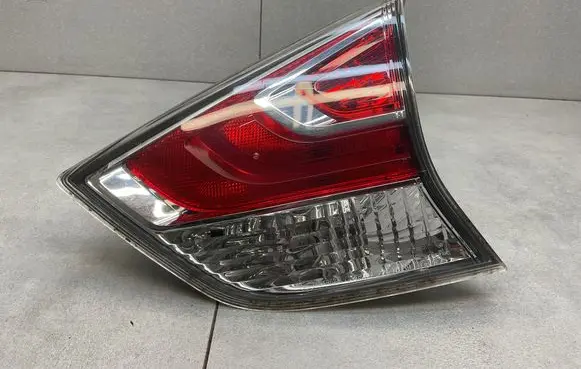 Nissan X-Trail T32 Tailgate rear/tail lights