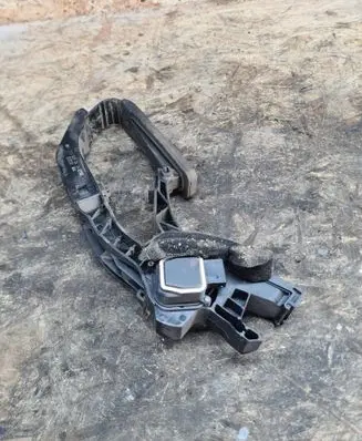 Mercedes-Benz E W211 Accelerator throttle pedal A2113000404