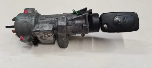 Volkswagen PASSAT B5 Ignition lock 4B0905851