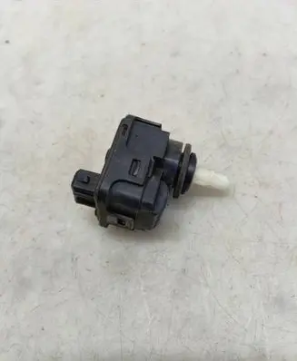 Volkswagen PASSAT B5 Headlight level adjustment motor 3A0941295