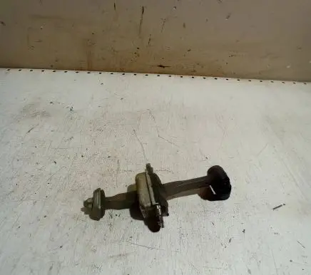 Skoda Octavia Mk2 (1Z) Rear door check strap stopper 1Z0839249