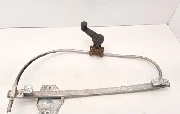 Rear door manual window regulator