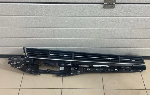 Dash center air vent grill