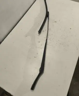 Volkswagen PASSAT B6 Front wiper blade arm 3C1955410B