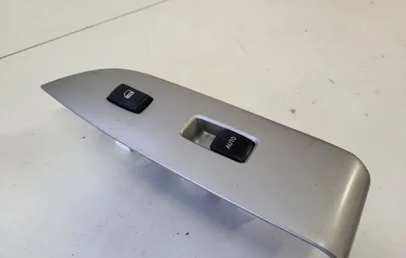 Lexus RX 330 - 350 - 400H Other switches/knobs/shifts 8403042070