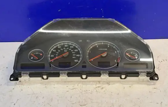 Volvo V70 Speedometer (instrument cluster) 30746112 8673802