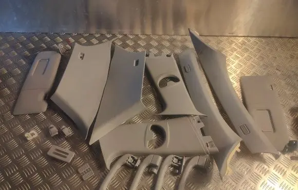 BMW 1 E81 E87 A set of handles for the ceiling 