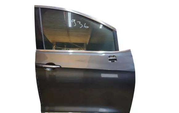 Chrysler Pacifica Front door