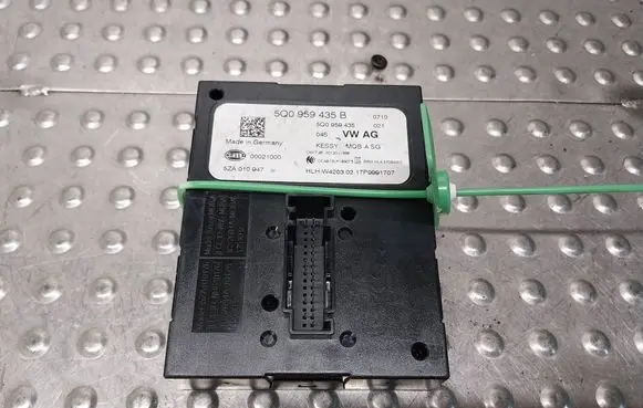 Skoda Fabia Mk3 (NJ) Keyless (KESSY) go control unit/module 5Q0959435B