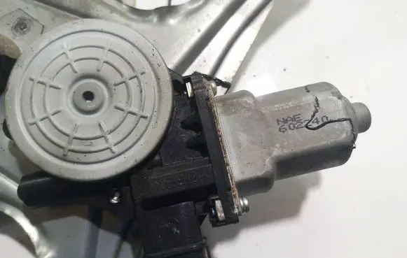 Honda Civic Front door window regulator motor 602240