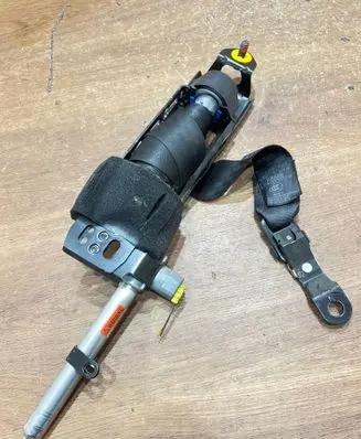 Volvo V50 Front seatbelt 8639692