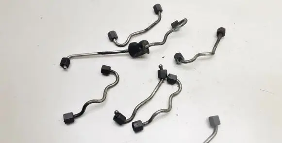 Fuel injector supply line/pipe