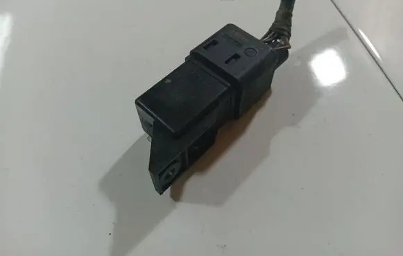 Glow plug pre-heat relay