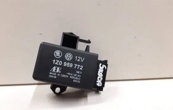 Skoda Octavia Mk2 (1Z) Seat heating relay 1Z0959772