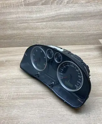Volkswagen PASSAT B5.5 Speedometer (instrument cluster) 3B0920807A