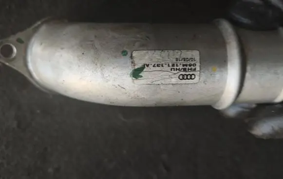 Porsche Cayenne (9Y0 9Y3) Engine coolant pipe/hose 06M121137AF