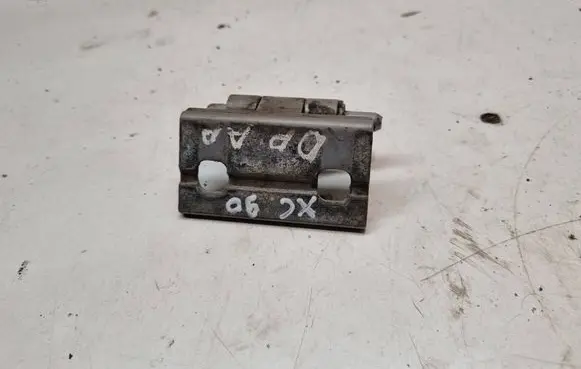 Volvo XC90 Front door lower hinge 