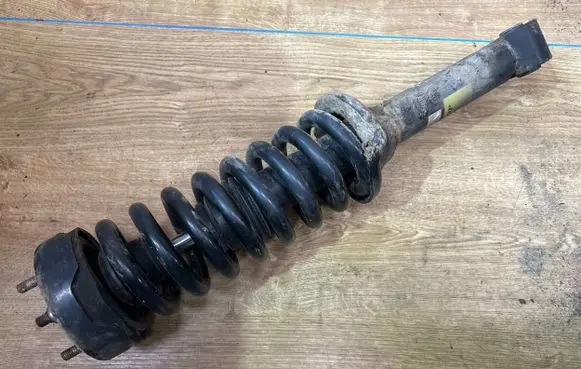 Land Rover Discovery 3 - LR3 Front shock absorber with coil spring 03139A