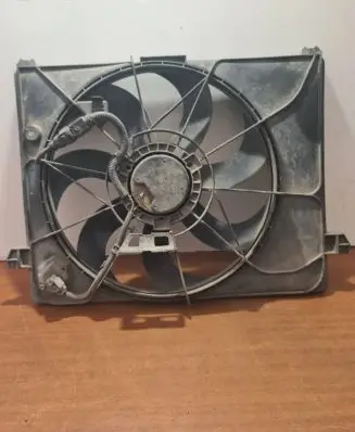 KIA Carens II Radiator cooling fan shroud 3A2295526