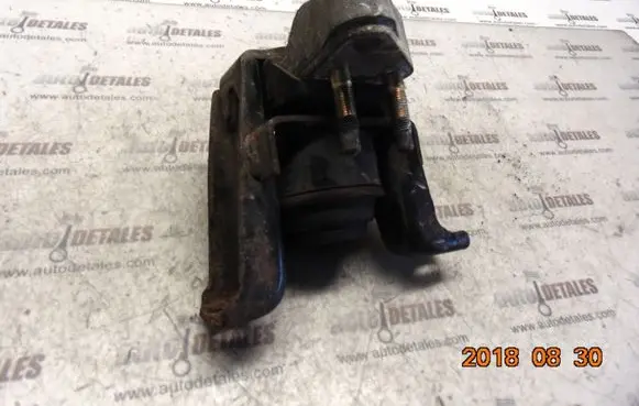 Toyota Avensis T250 Engine mount bracket