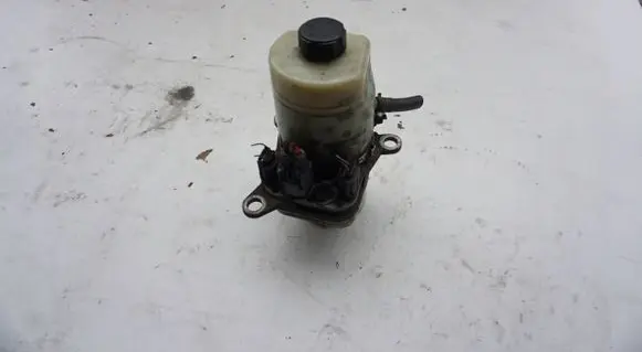 Ford Focus Power steering pump 4M5J3K514AA