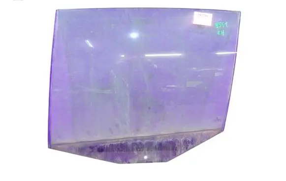Volkswagen Golf IV Front door window glass four-door