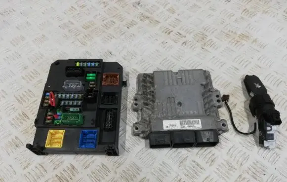 Peugeot 308 Engine control unit/module 9811651980 9666681180 S180123009B