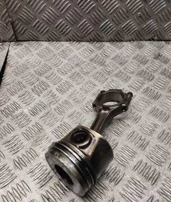 Volkswagen Caddy Piston with connecting rod 
