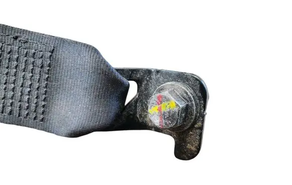 Volvo S60 Middle seatbelt (rear) 39987960