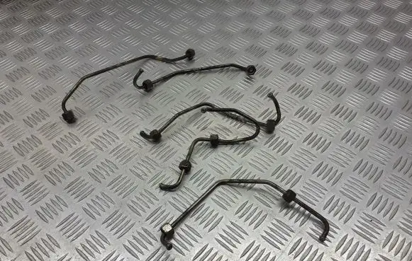 Volvo S80 Fuel injector supply line/pipe 