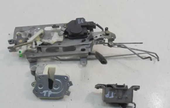 Mitsubishi Space Runner Rear door lock MR293258