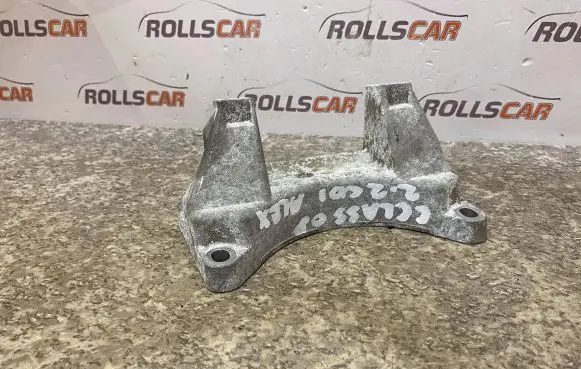 Mercedes-Benz C W204 Engine mounting bracket A1402421340