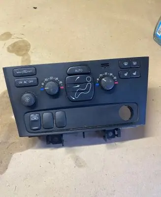 Volvo XC70 Climate control unit 8691876 M610ED00037