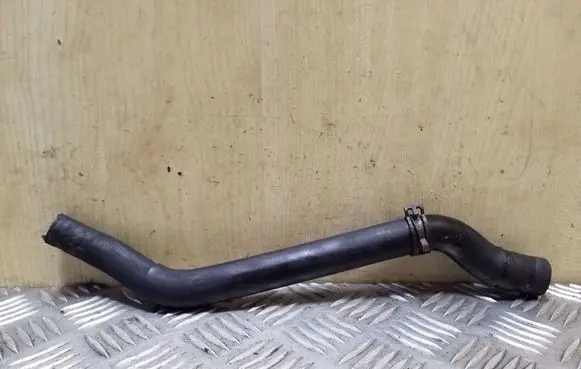 Volkswagen PASSAT B8 Engine coolant pipe/hose