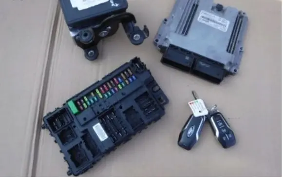 Ford Edge II Engine ECU kit and lock set 12A650