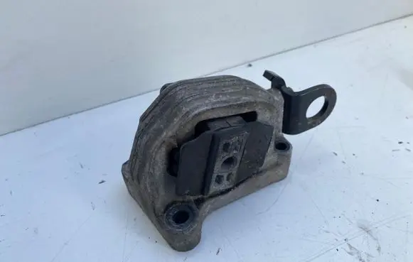 Volvo XC90 Engine mount bracket 326D20